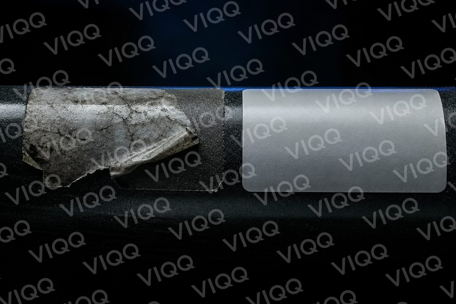 Старая этикетка сходит, новая лежит рядом